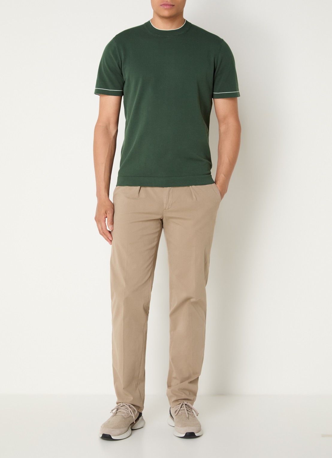 Boggi Milano Fijngebreide pullover met ronde hals - voorkant 4 legergroen