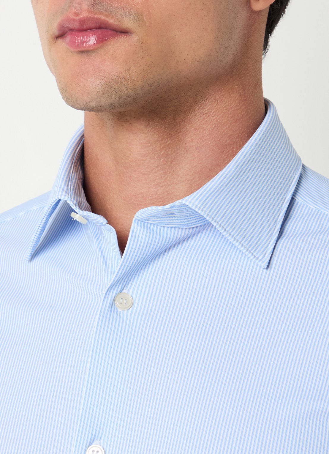 Boggi Milano Slim fit strijkvrij overhemd met wide spread kraag en streepdessin - detail 3 lichtblauw