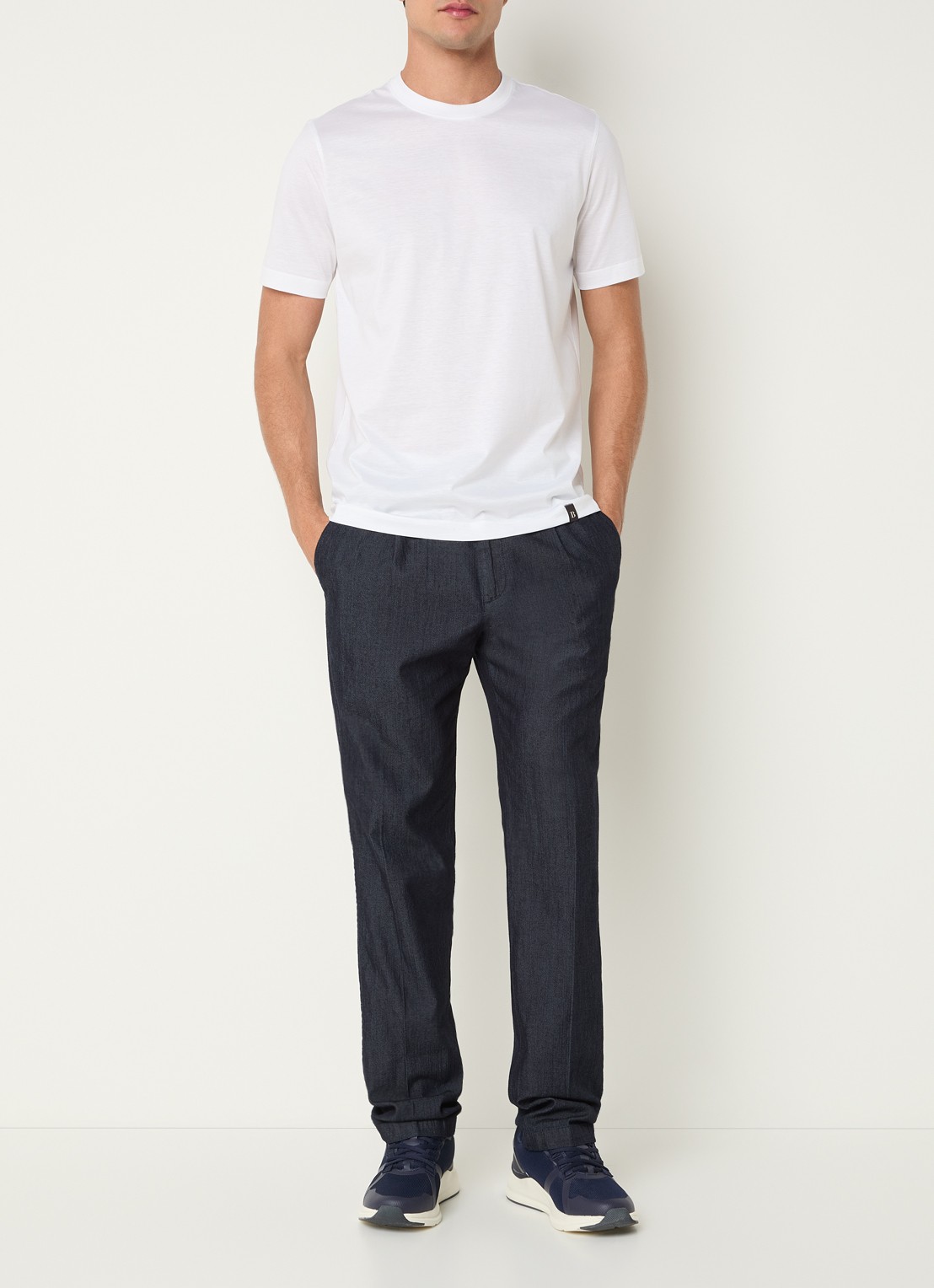 Boggi Milano Straight fit chino met steekzakken - voorkant 5 indigo