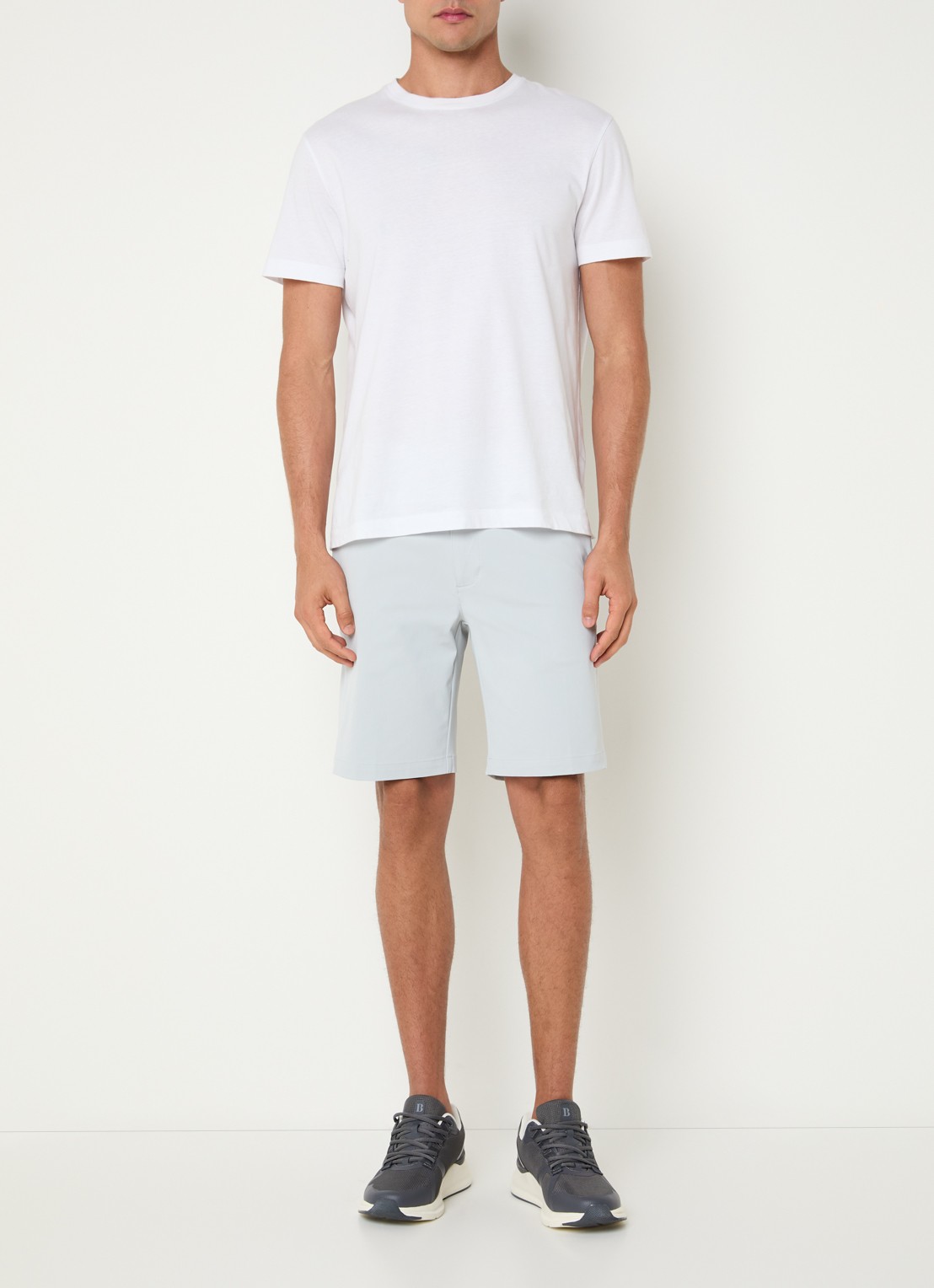 Boggi Milano Straight fit korte broek met steekzakken - voorkant 2 lichtgrijs