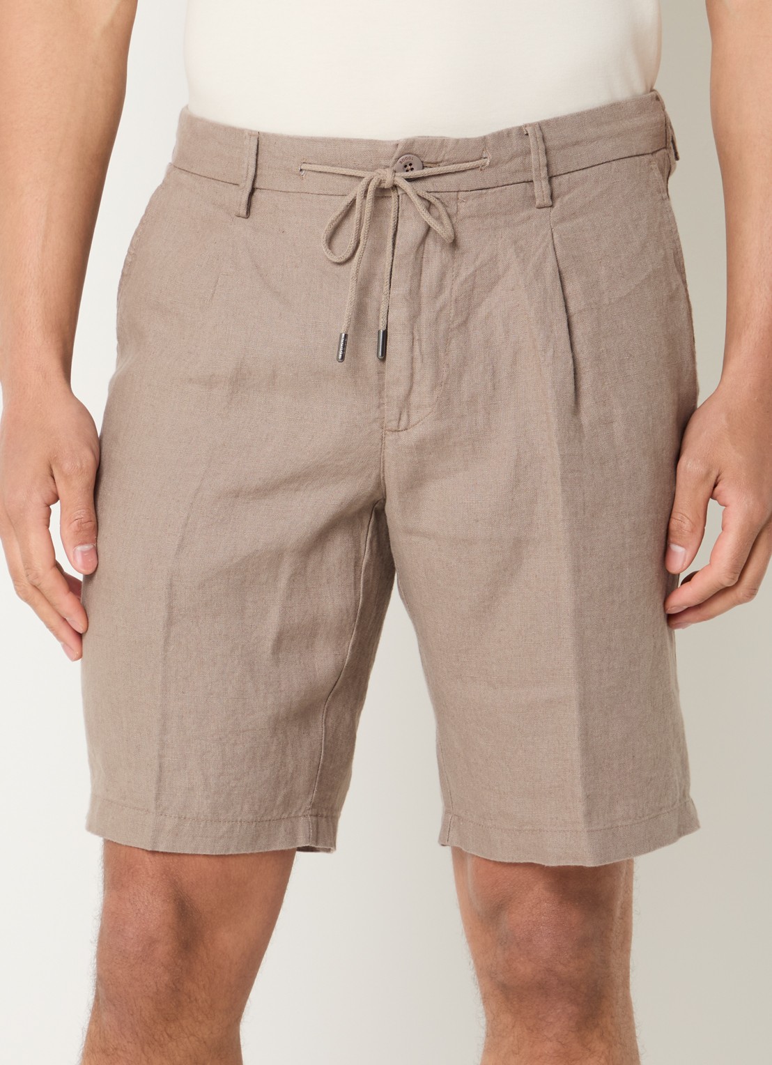 Boggi Milano Straight fit korte broek van linnen met steekzakken - detail 4 zand
