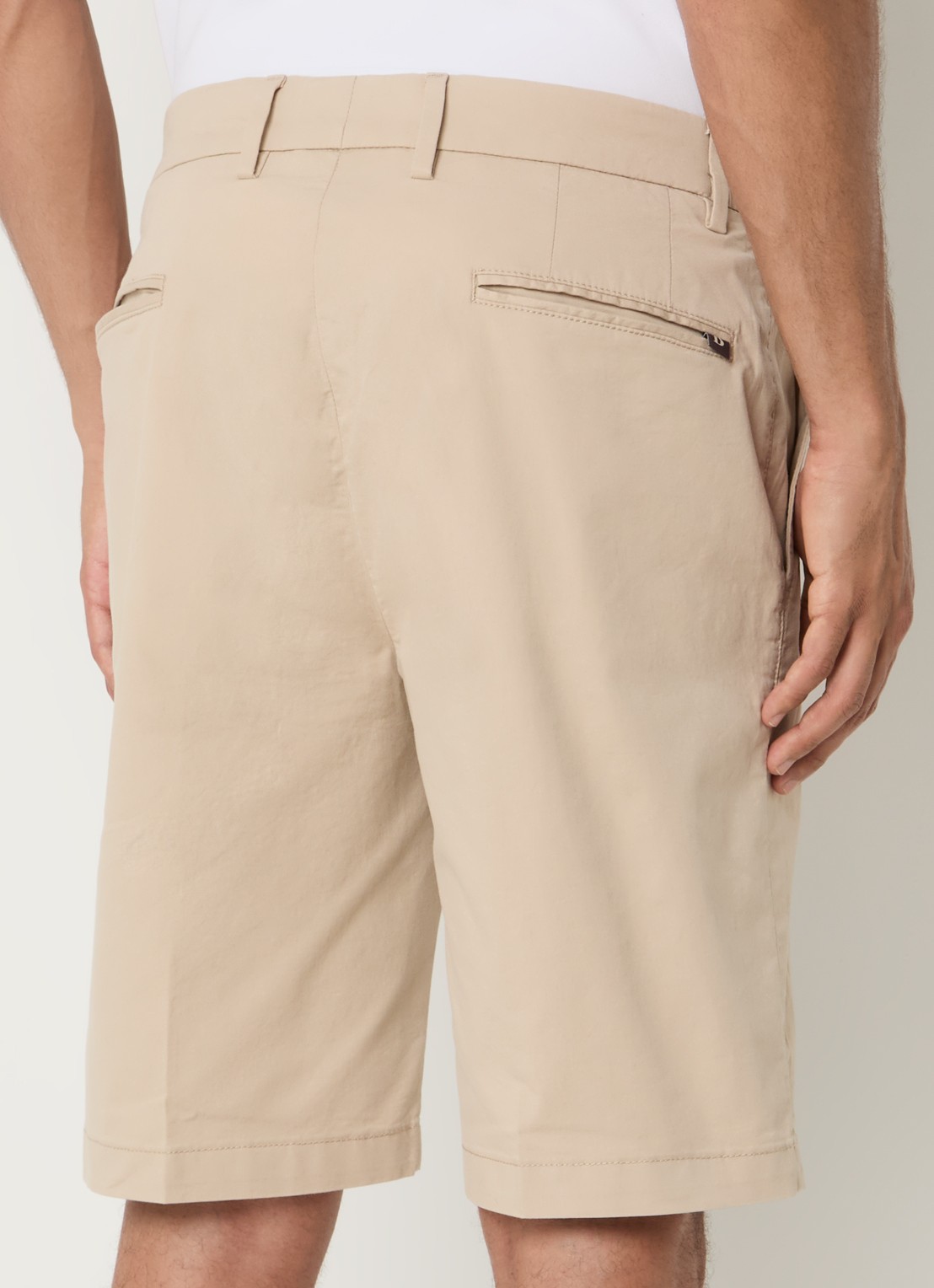 Boggi Milano Straight fit korte chino met steekzakken - achterkant creme