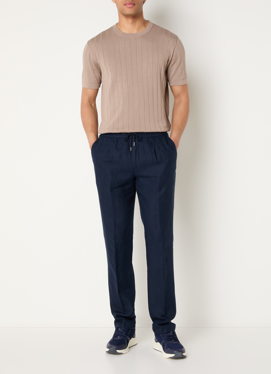 Boggi Milano T-shirt in zijdeblend met ronde hals - voorkant 2 zand