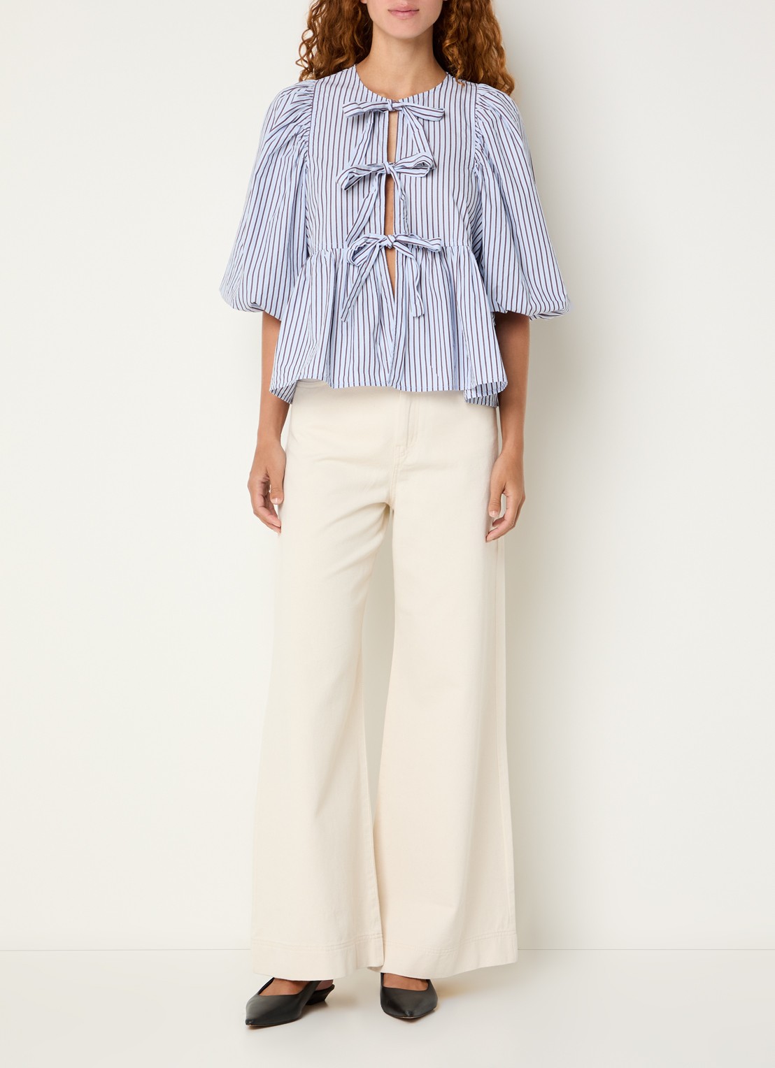 Boii Studios Blouse met cut-out detail en streepprint - voorkant 2 blauwgrijs