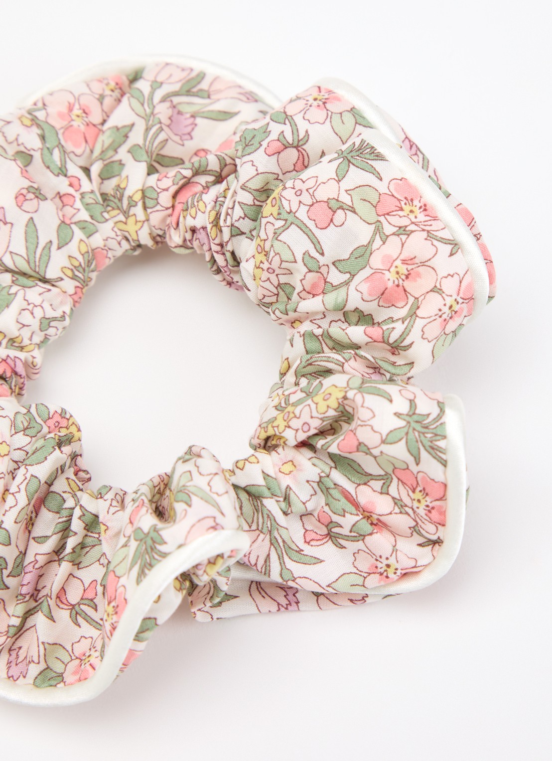 Bon Dep Scrunchie met bloemenprint  - detail 2 roze