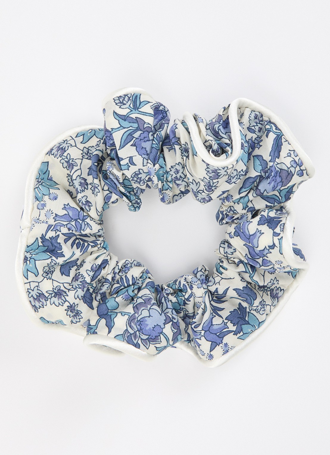 Bon Dep Scrunchie met bloemenprint  - voorkant blauw