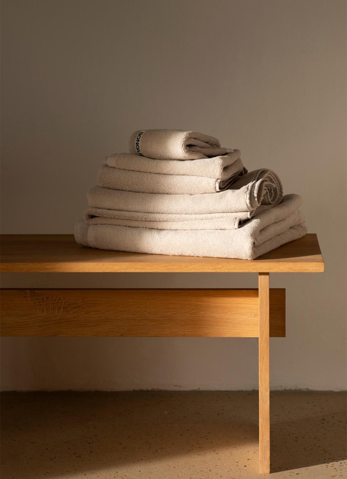Bongusta Naram badhanddoek - 600 gr/m2 - 50 x 80 cm - voorkant 2 beige