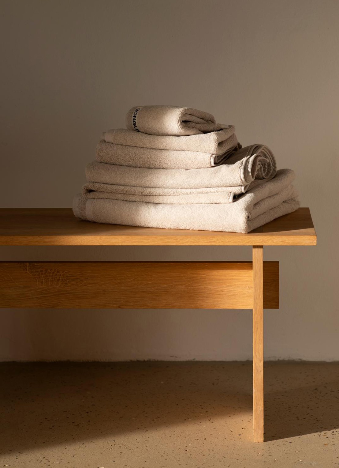 Bongusta Naram badhanddoek - 600 gr/m2 - 70 x 140 cm - voorkant 2 beige
