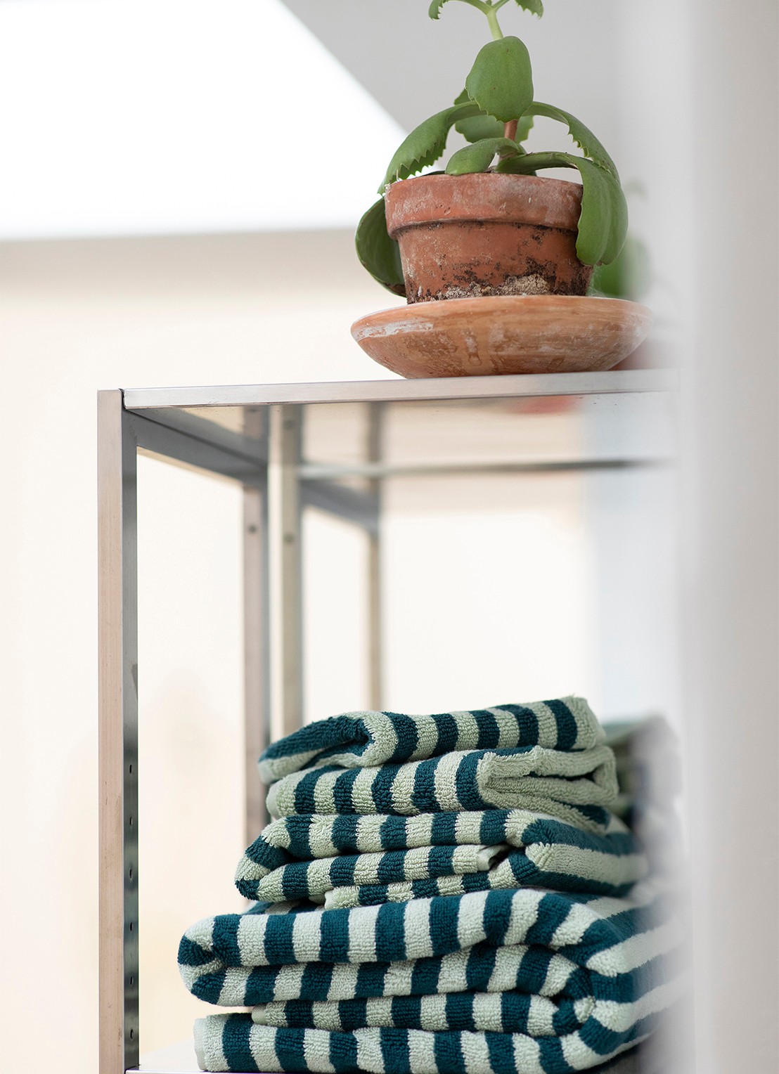 Bongusta Naram badhanddoek - 600 gr/m2 - 70 x 140 cm - detail 5 groen