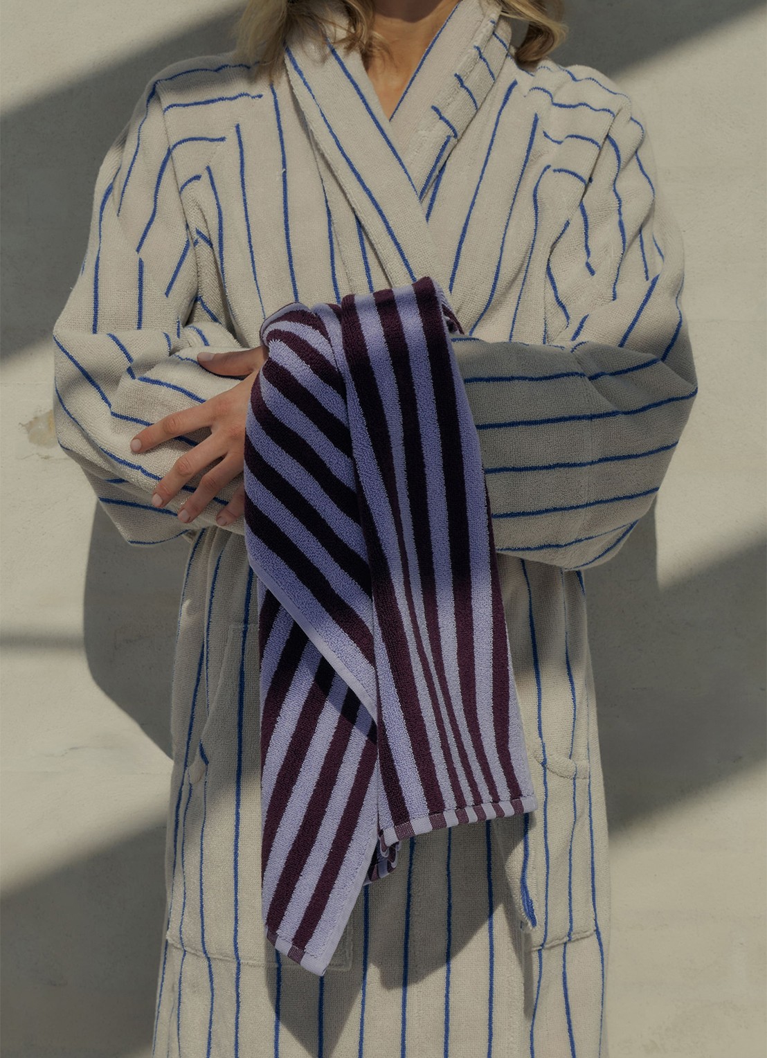 Bongusta Naram badjas met streepprint - detail donkerbeige