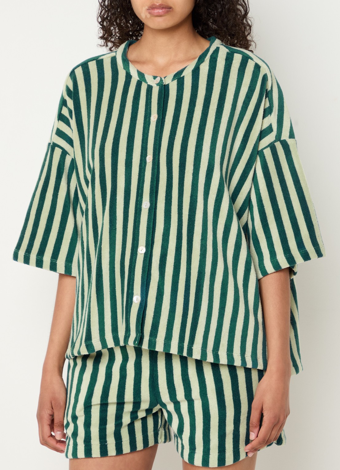 Bongusta Naram oversized blouse van badstof met streepprint - detail lindegroen