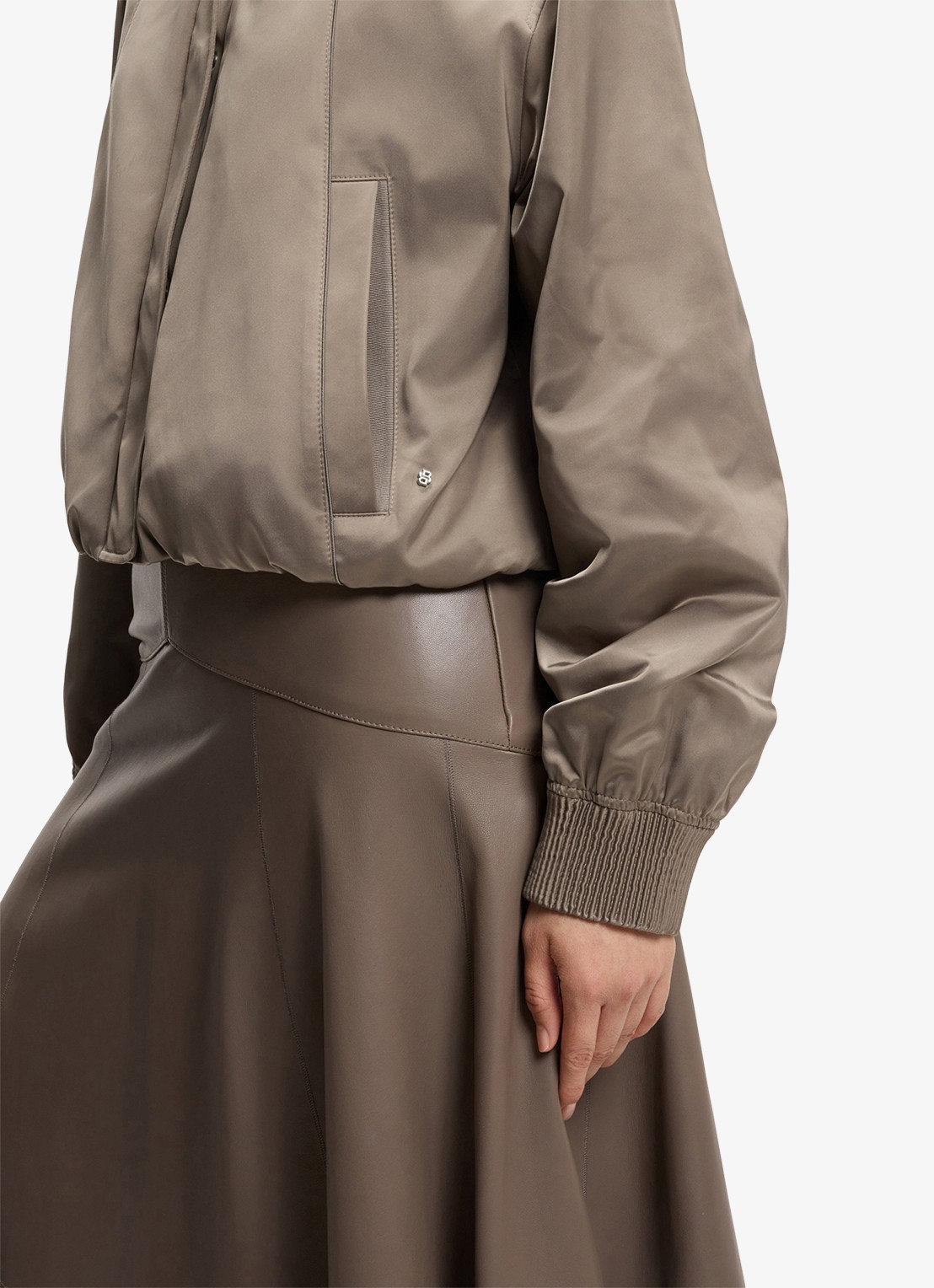 BOSS Bomber jack met steekzakken en glanzende finish - detail 2 brown overflow-915 / bruin