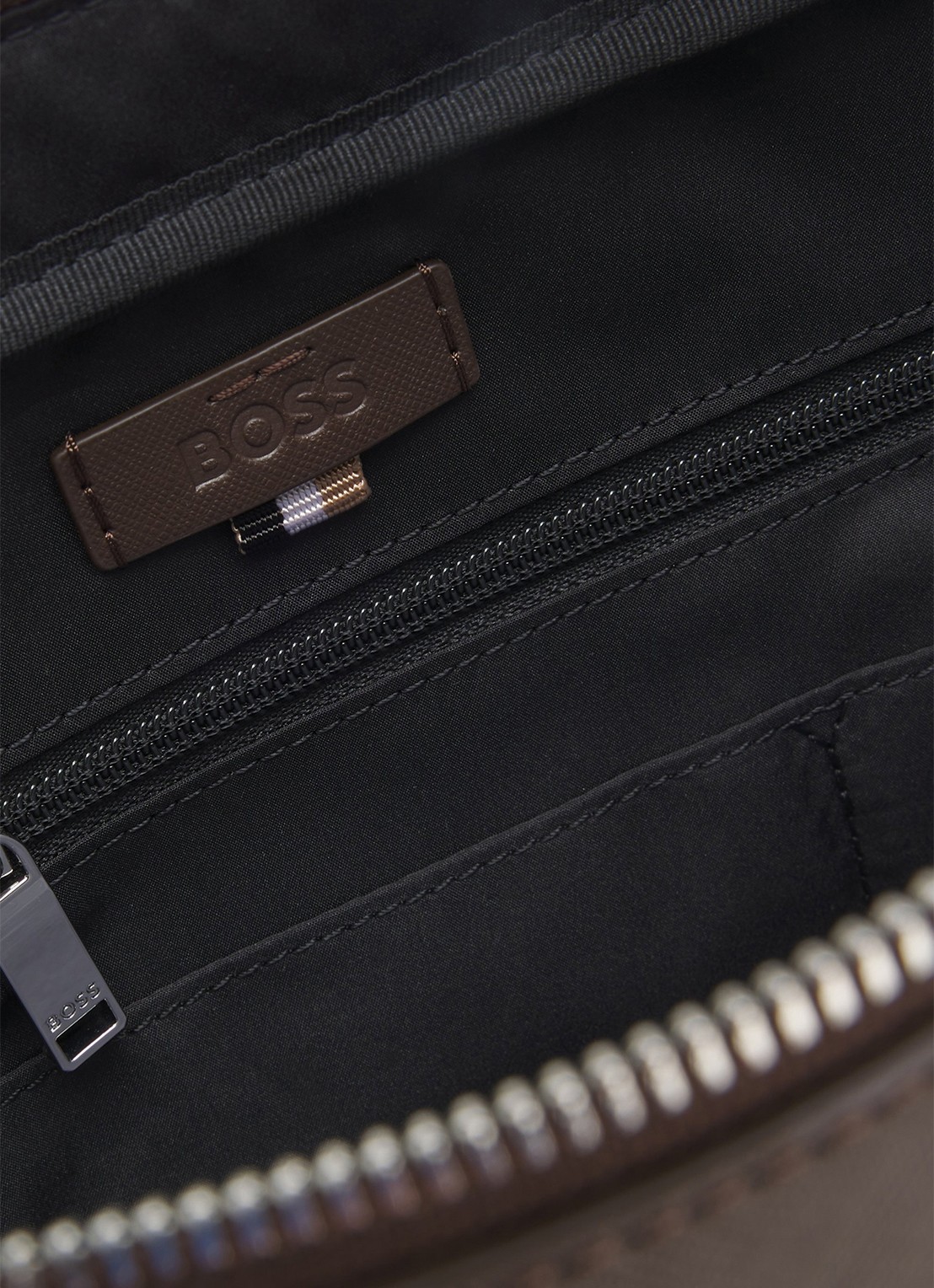 BOSS Businesstas van leer - detail 2 dark brown-209 / bruin