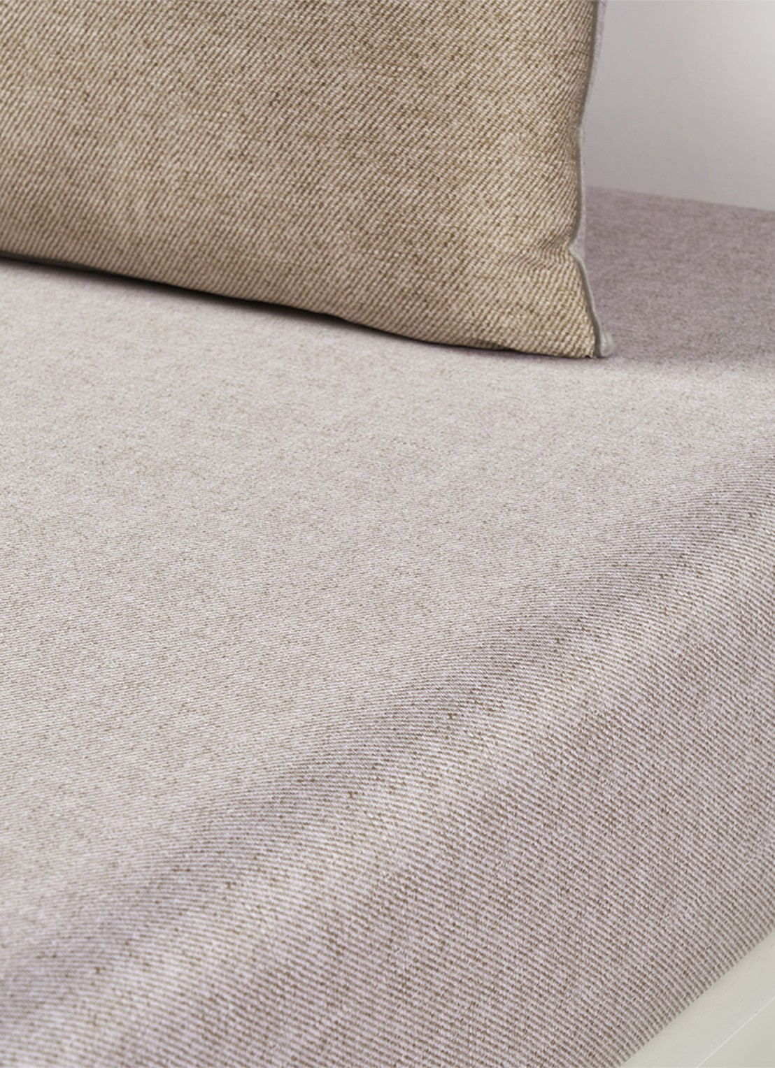 BOSS Carlow hoeslaken van katoensatijn 300TC - voorkant 2 beige
