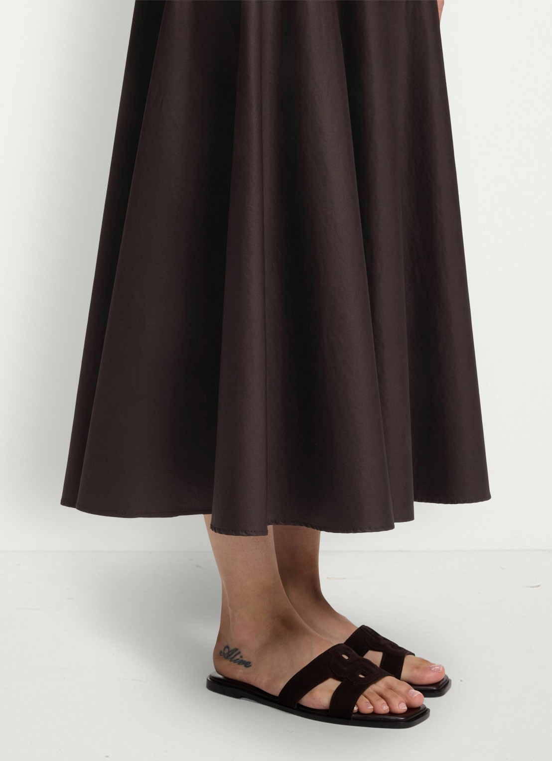 BOSS Charlize slipper van suède met logo - voorkant 3 dark brown-207 / bruin