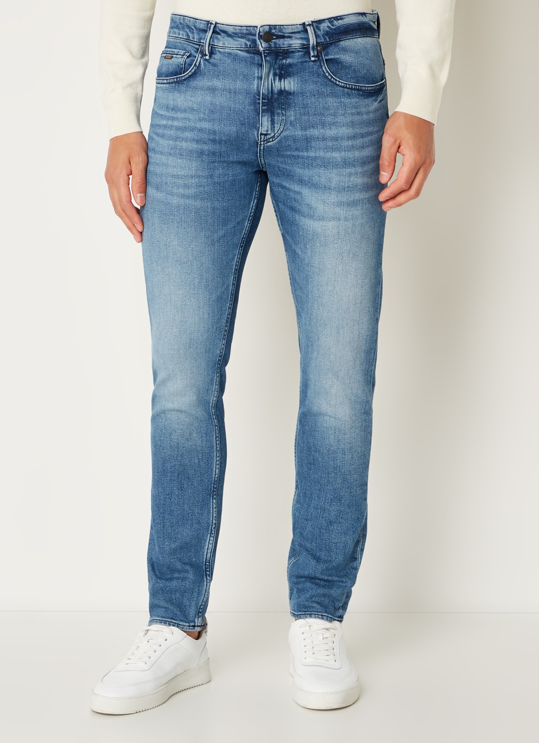 BOSS Delano slim tapered jeans met medium wassing - detail 2 indigo