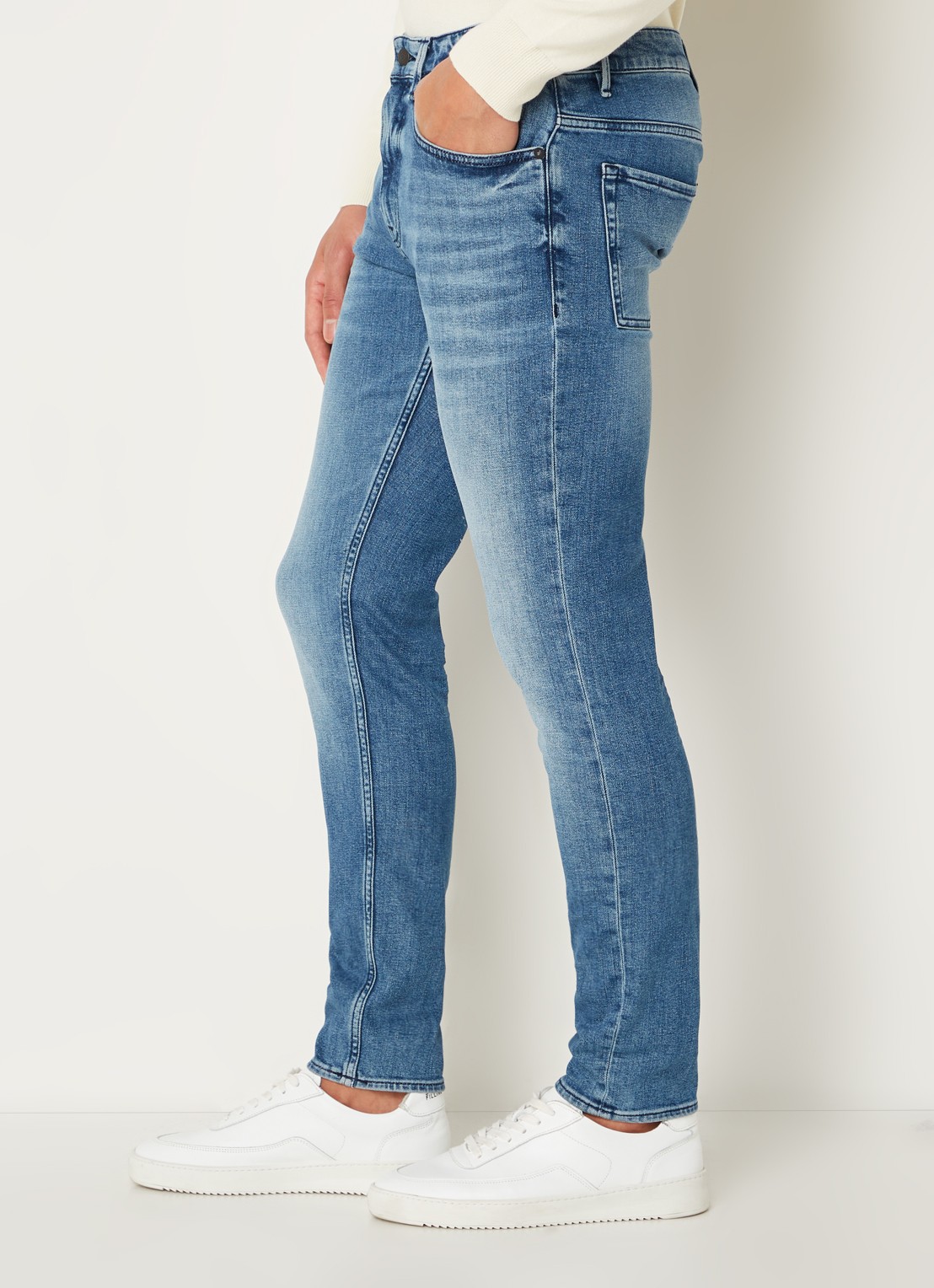 BOSS Delano slim tapered jeans met medium wassing - detail 3 indigo