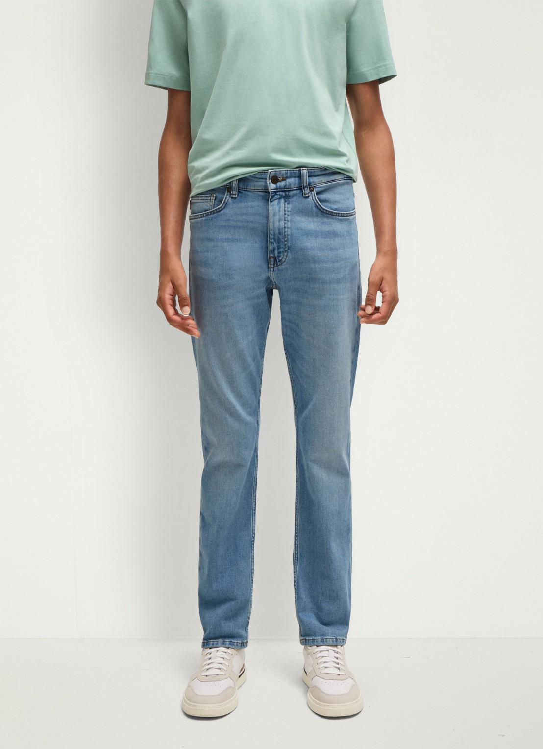 BOSS Delaware slim fit jeans met lichte wassing - detail indigo