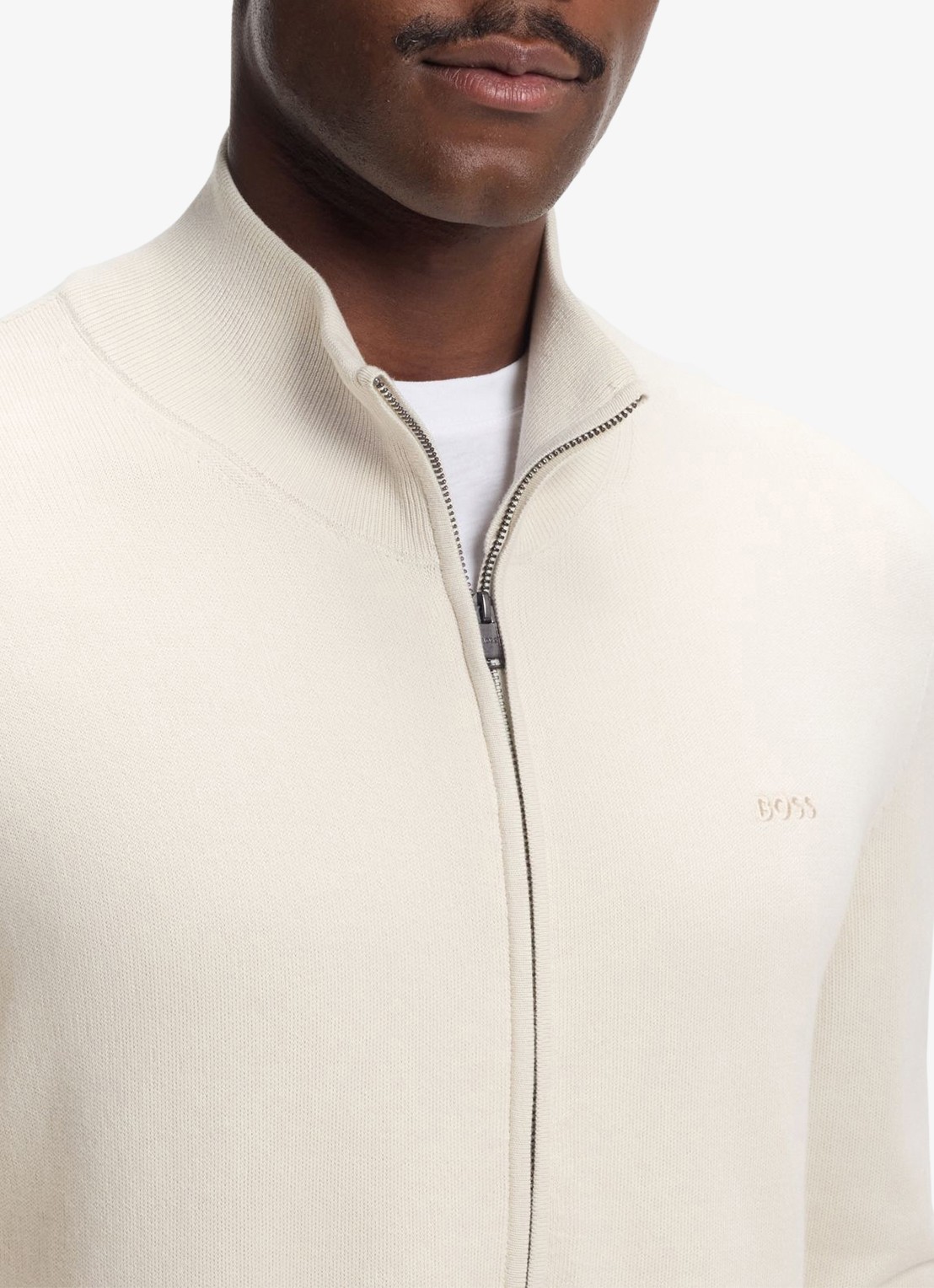 BOSS Fijngebreid vest met logo - detail 2 creme