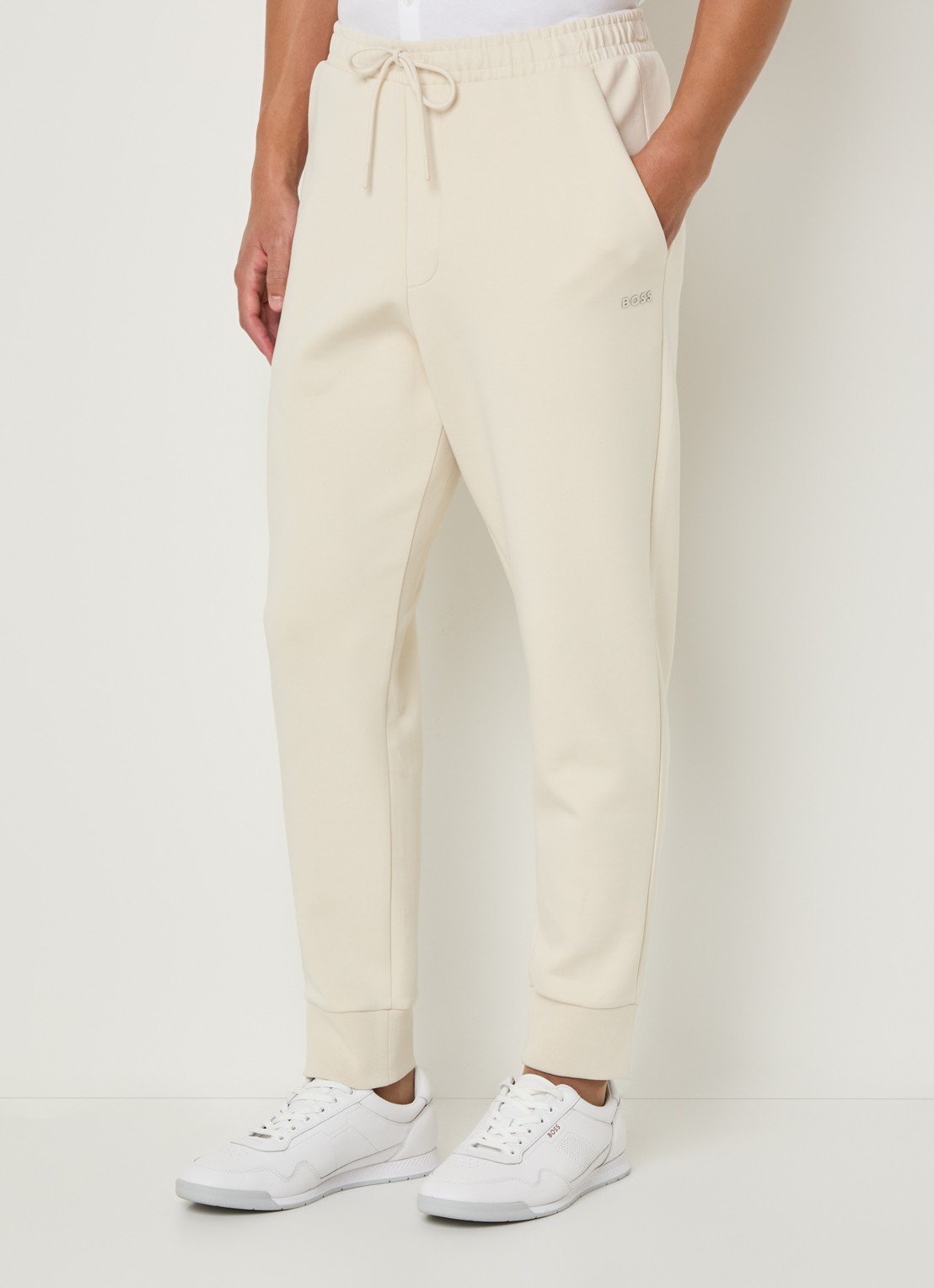 BOSS Hadiko tapered fit joggingbroek met steekzakken - detail 5 gebroken wit