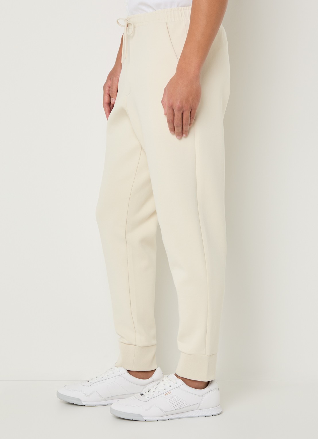 BOSS Hadiko tapered fit joggingbroek met steekzakken - detail 6 gebroken wit