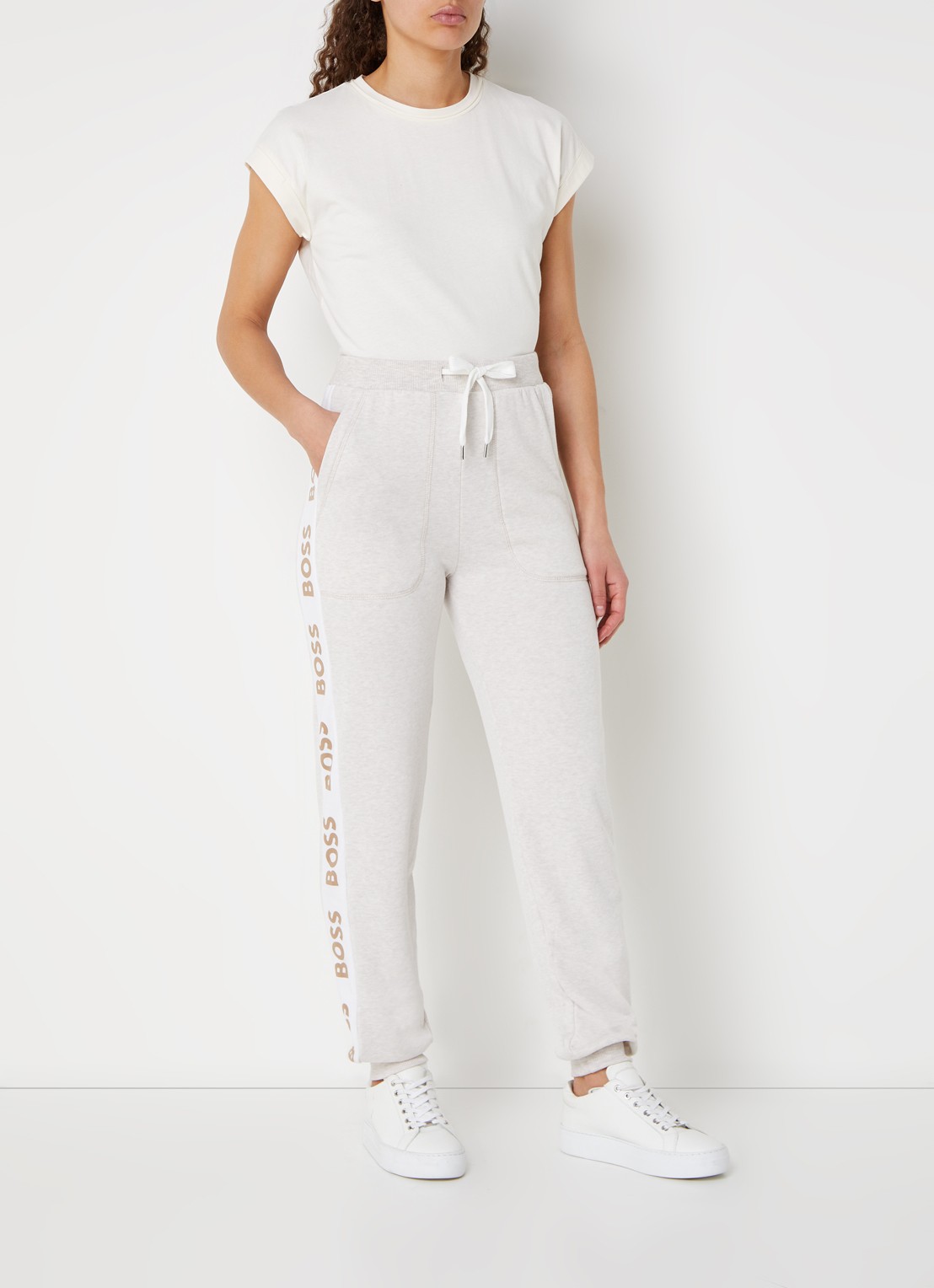 BOSS High waist tapered fit joggingbroek met logoband - voorkant 4 donkerbeige