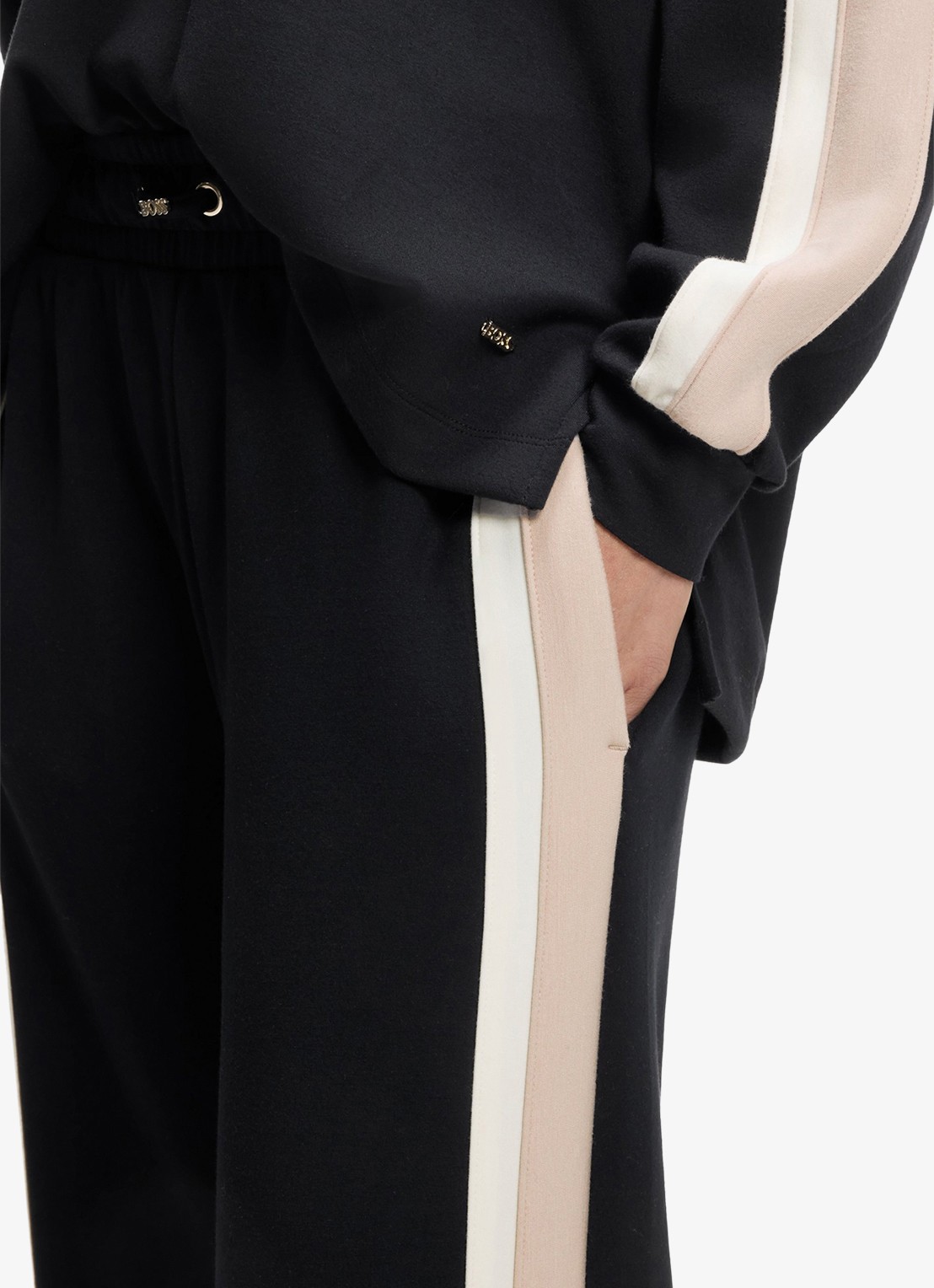 BOSS High waist wide fit joggingbroek met gestreept detail - detail 2 zwart