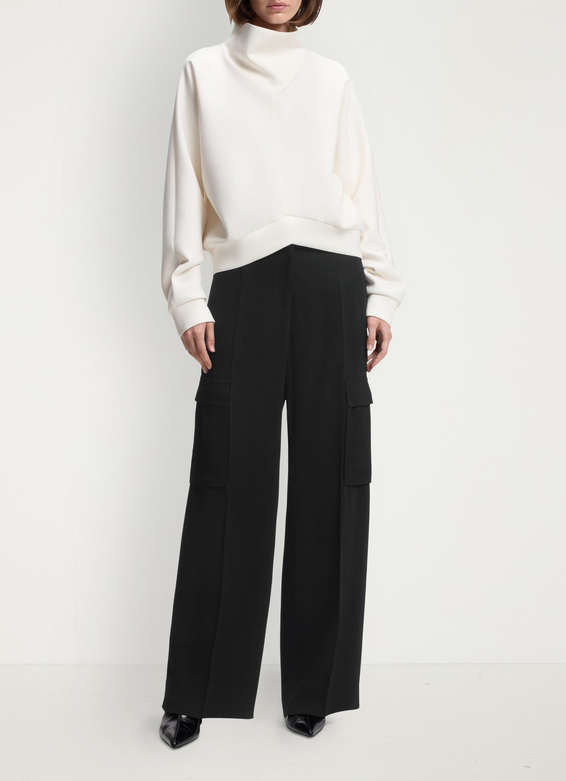 BOSS High waist wide fit pantalon met klepzakken - voorkant 2 zwart