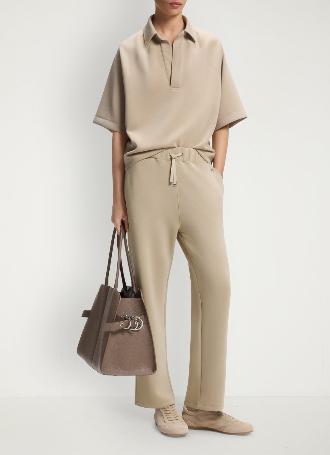 BOSS Joggingbroek met logoborduring - voorkant 4 beige