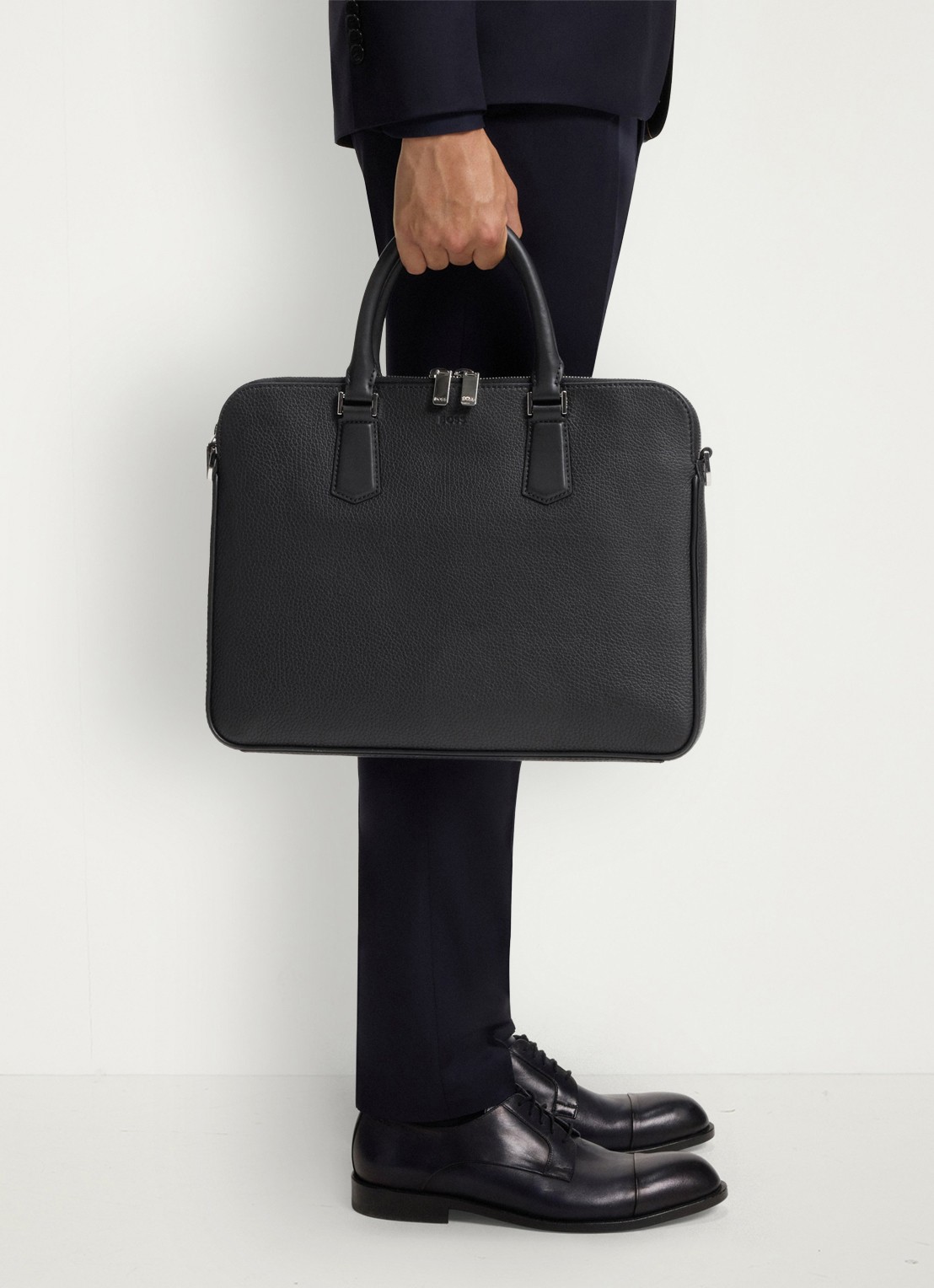 BOSS Laptoptas van leer met afneembare schouderriem - voorkant 2 zwart
