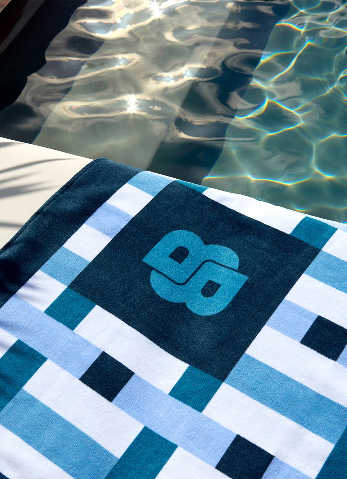 BOSS Latice strandlaken 100 x 170 cm - detail 3 donkerblauw