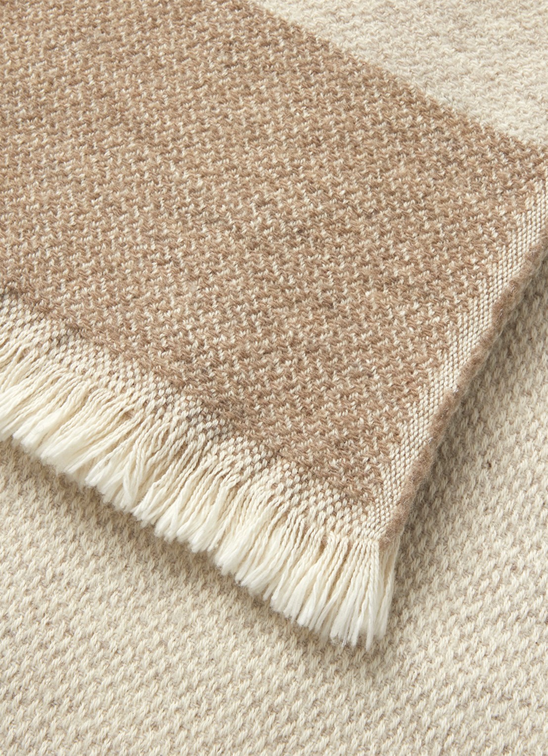 BOSS Loop plaid in wolblend 130 x 170 cm - voorkant 3 beige