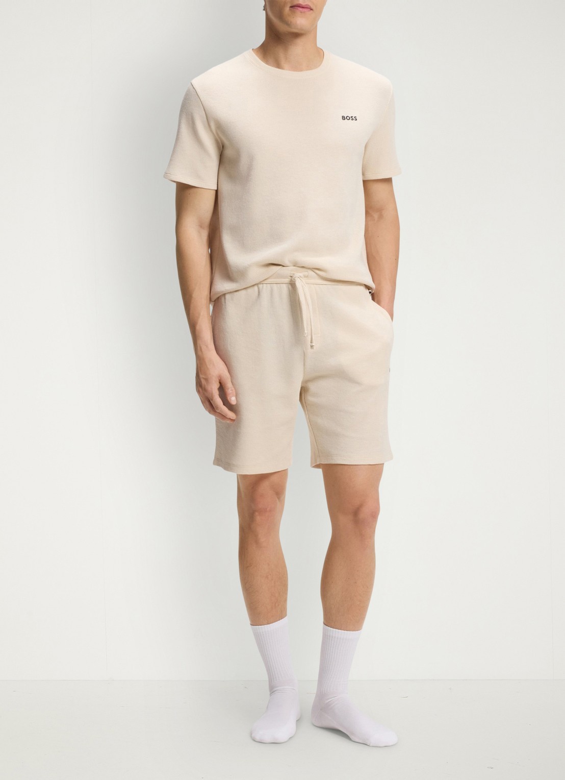 BOSS Loose fit korte broek met logo - voorkant 2 beige