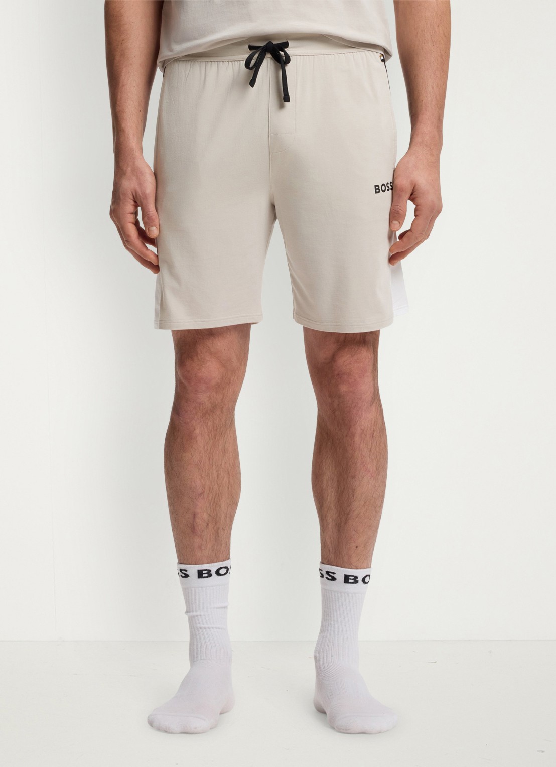 BOSS Loose fit korte joggingsbroek met logo en trekkoord - detail beige