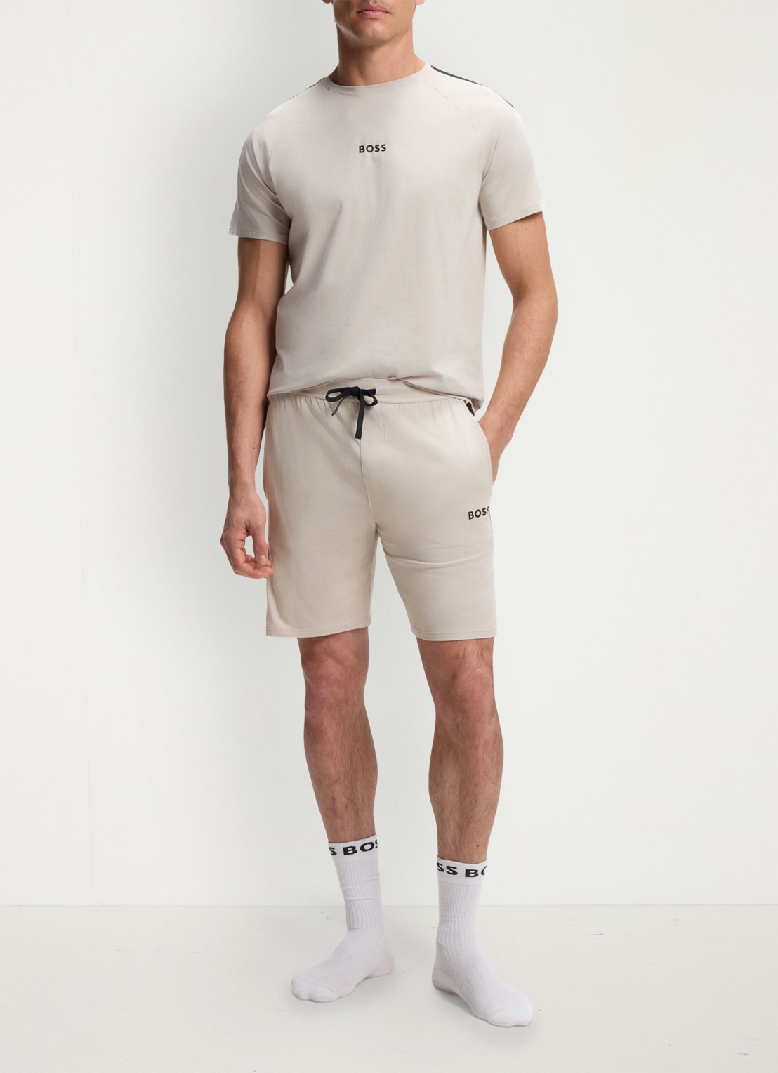 BOSS Loose fit korte joggingsbroek met logo en trekkoord - voorkant 5 beige