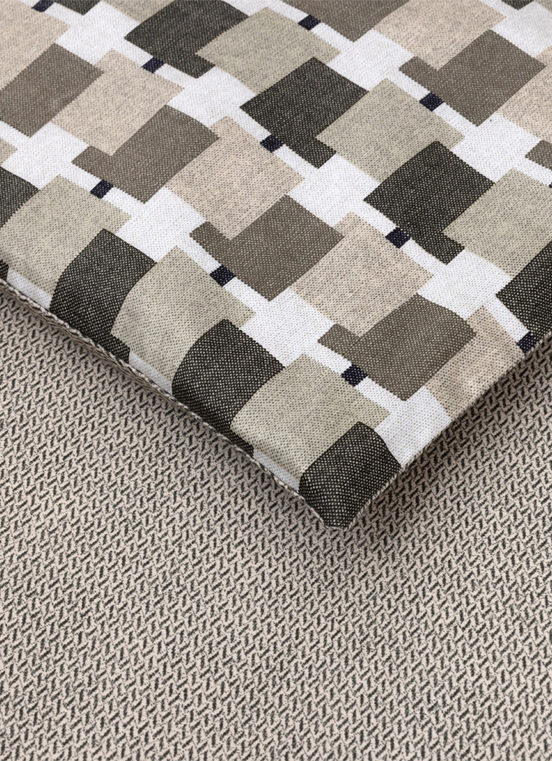 BOSS Lucio dekbedovertrek - exclusief kussenslopen - voorkant 5 beige