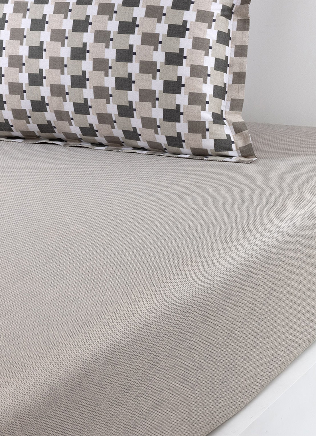 BOSS Lucio hoeslaken, hoekhoogte 35 cm - voorkant 2 beige