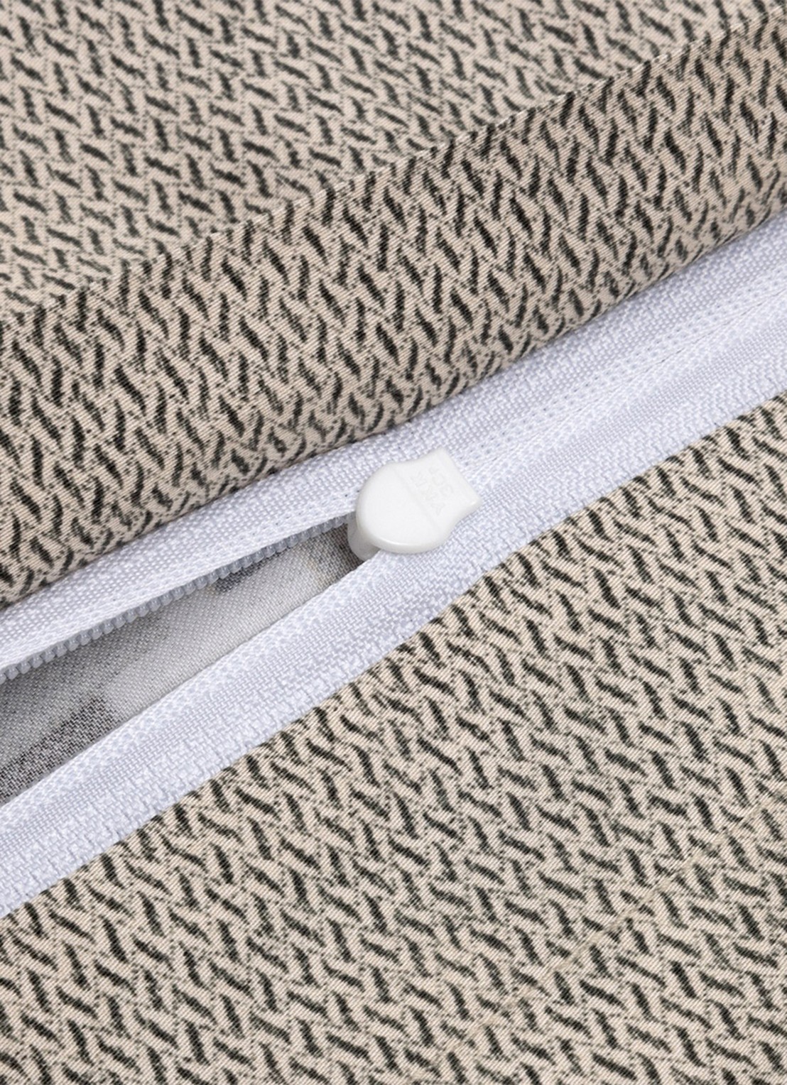 BOSS Lucio kussensloop - detail 7 beige