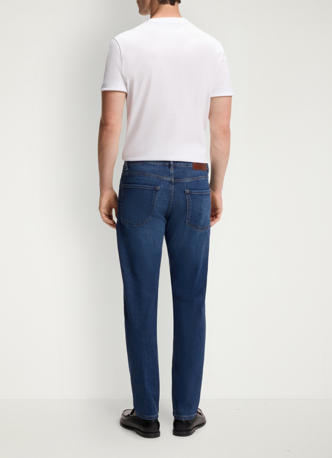BOSS Maine regular fit jeans met donkere wassing - achterkant indigo