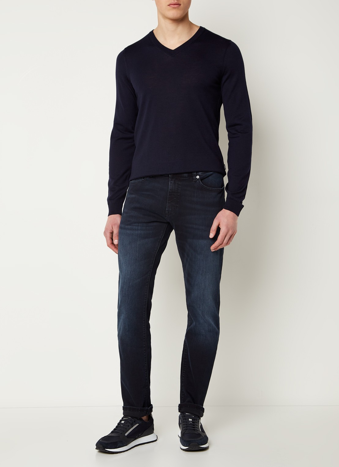 BOSS Melba-P fijngebreide pullover van scheerwol met V-hals - voorkant 3 donkerblauw