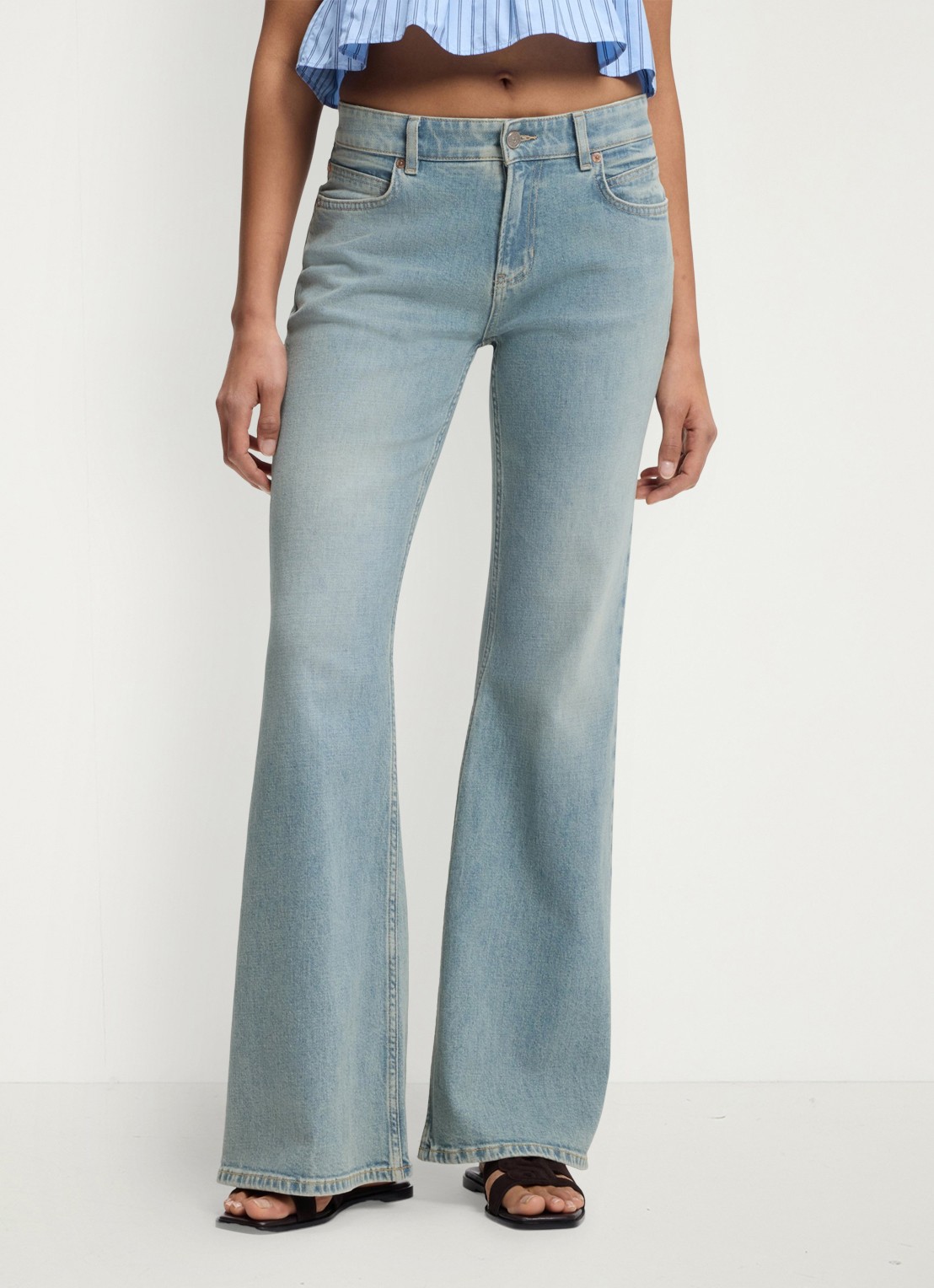 BOSS Mid waist flared jeans met lichte wassing  - detail 2 indigo