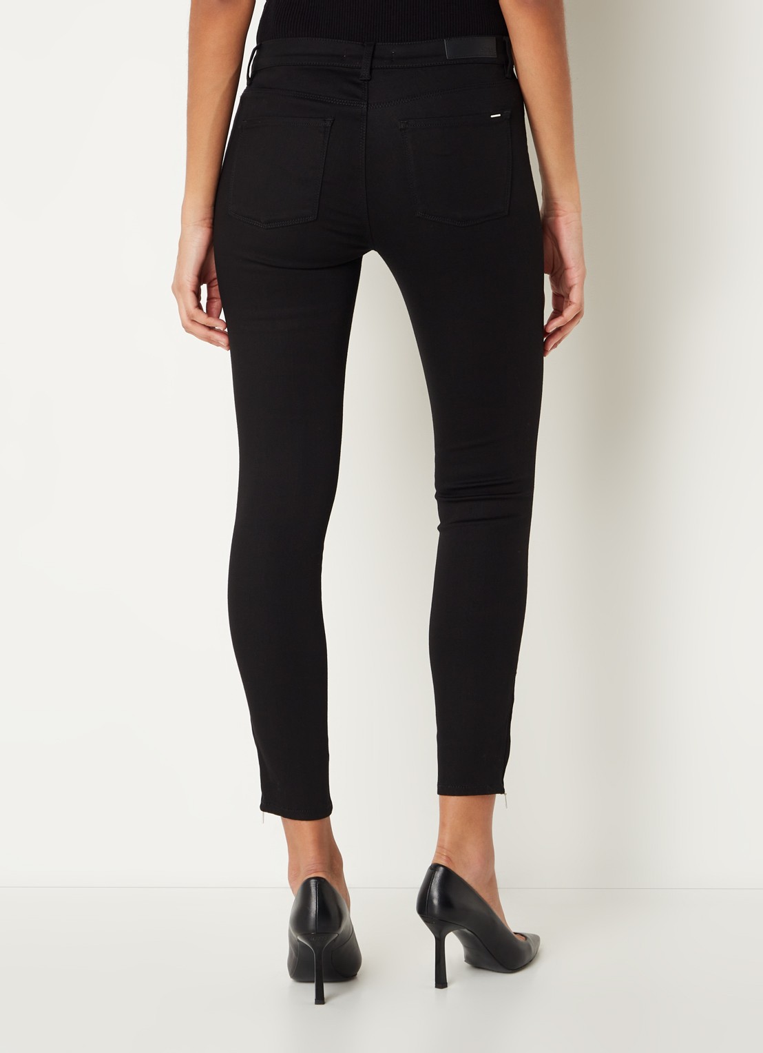 BOSS Nafice low waist cropped skinny jeans met gekleurde wassing - achterkant 5 zwart