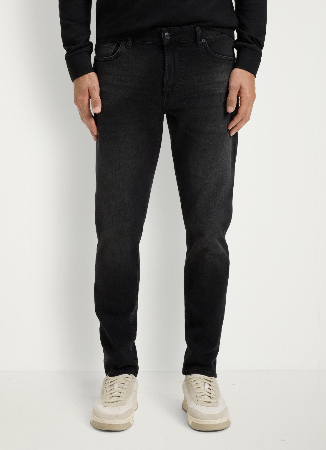BOSS Onyx tapered jeans met gekleurde wassing - detail 3 zwart