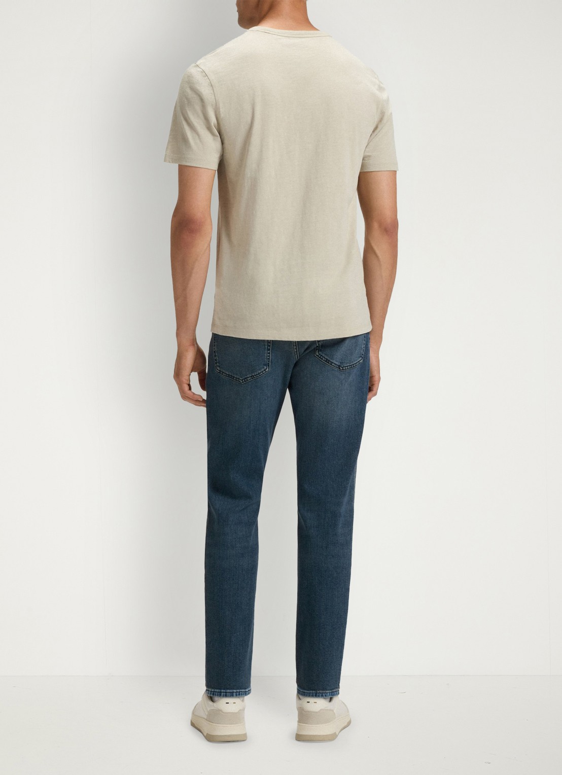 BOSS Onyx tapered jeans met medium wassing - achterkant indigo