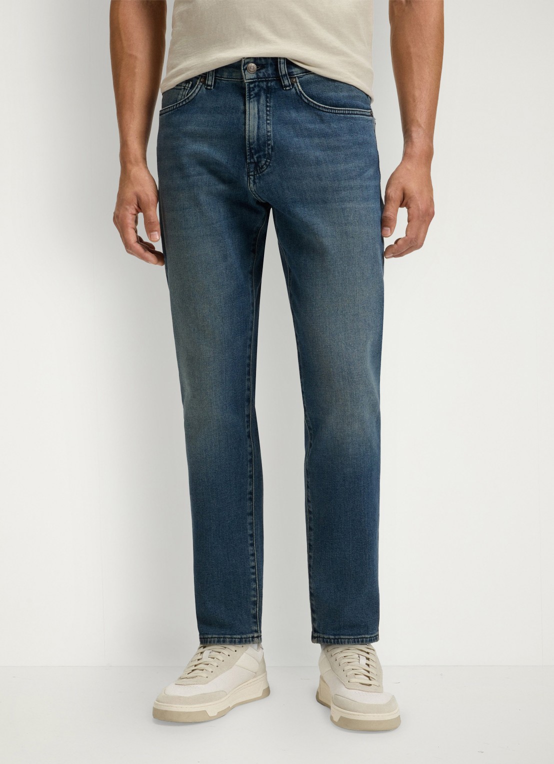 BOSS Onyx tapered jeans met medium wassing - detail 2 indigo
