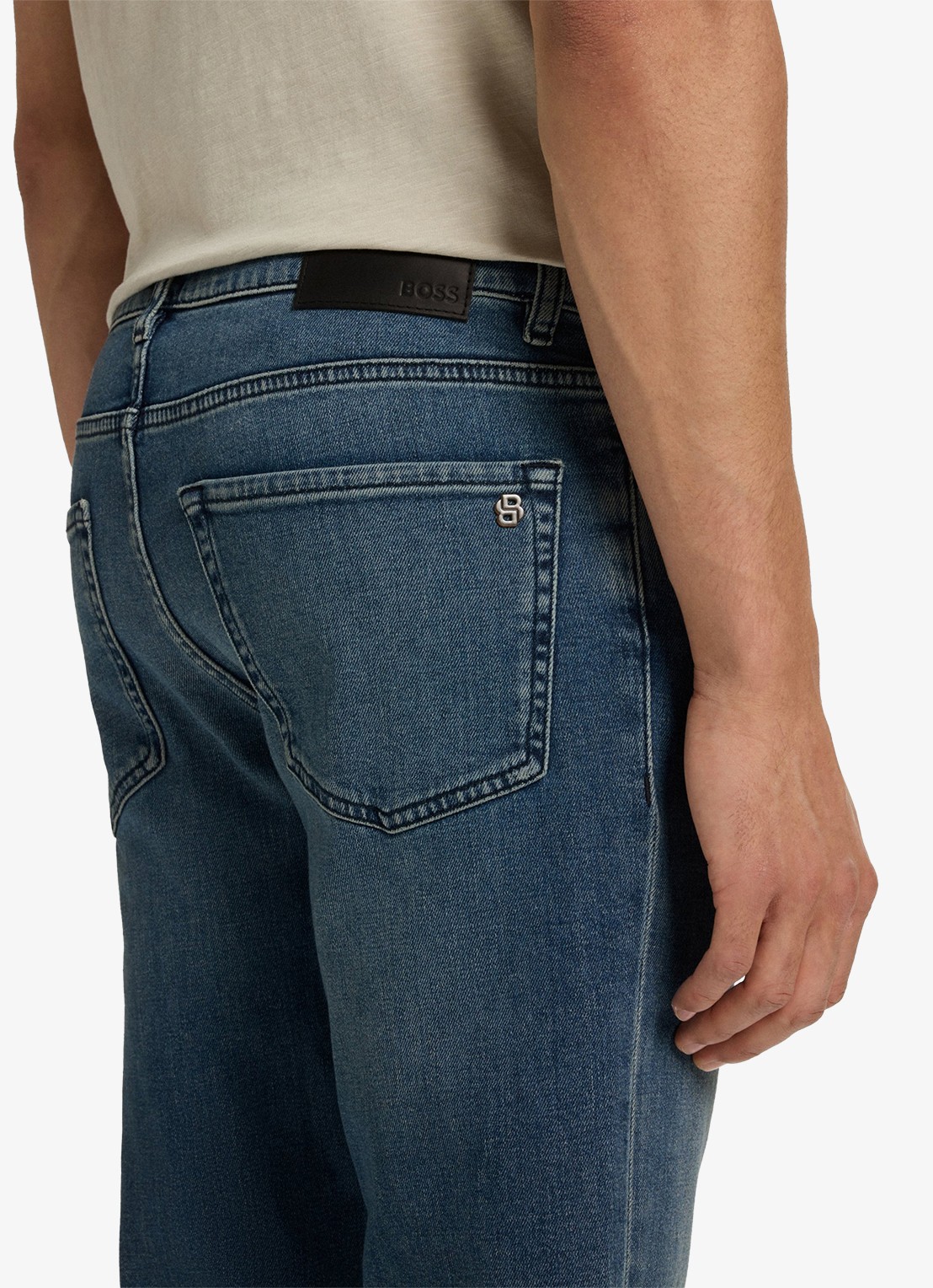 BOSS Onyx tapered jeans met medium wassing - detail 3 indigo