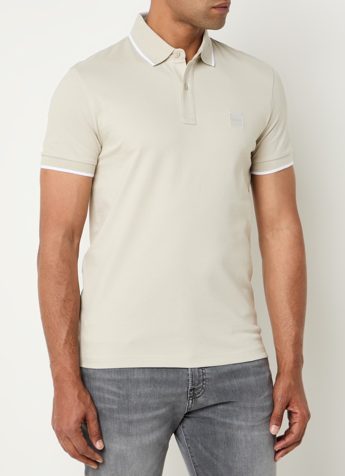BOSS Passertip slim fit polo van piqué katoen met logo - detail 2 zand
