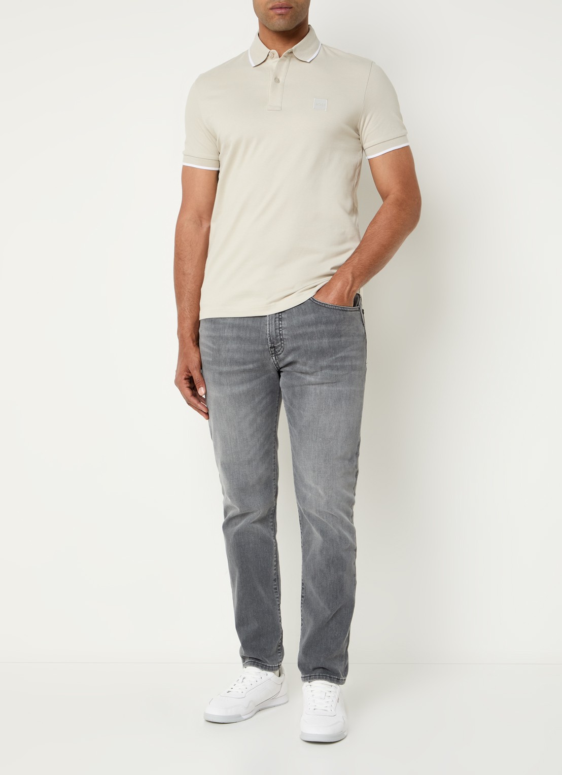 BOSS Passertip slim fit polo van piqué katoen met logo - voorkant 4 zand