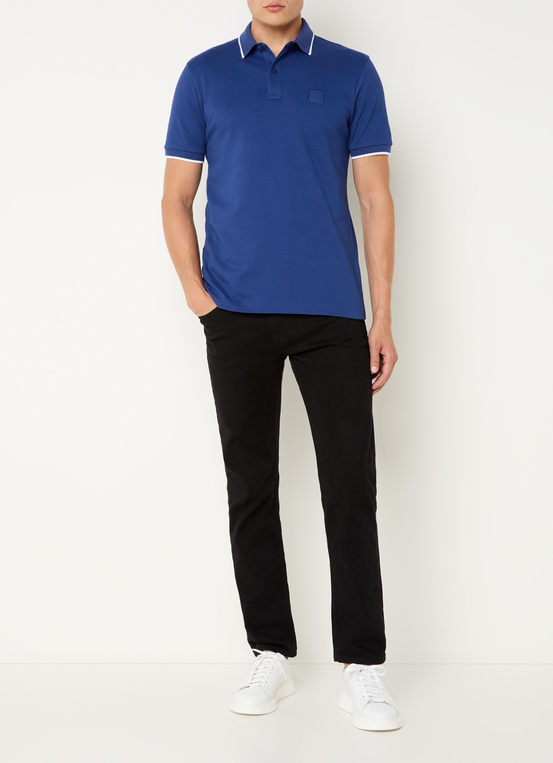 BOSS Passertip slim fit polo van piqué katoen met logo - voorkant 2 royalblauw