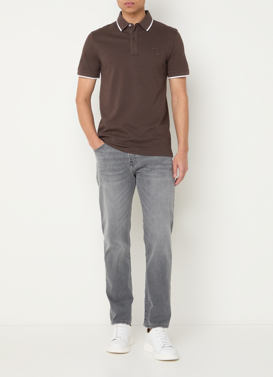 BOSS Passertip slim fit polo van piqué katoen met logo - voorkant 3 bruin